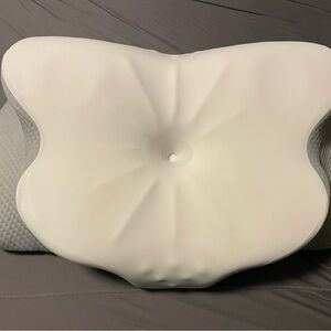Orthopedic neck pillow